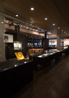 Fondation Martin Bodmer, vue vitrines d'exposition