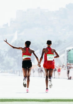 Rio 2016 OG, Athletics, marathon Women - Eunice Jepkirui KIRWA (BRN) 2nd Jemima Jelagat SUMGONG (KEN) 1st celebrate their performance together