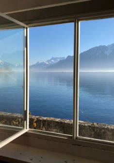 Vue sur le Léman et les Alpes depuis le salon de la Villa "Le Lac" Le Corbusier