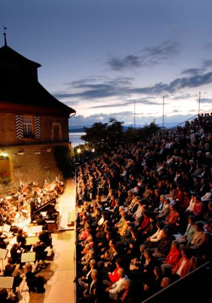 Festival Murtern Classics concert de musique classic dans la cour du château à Morat Opera