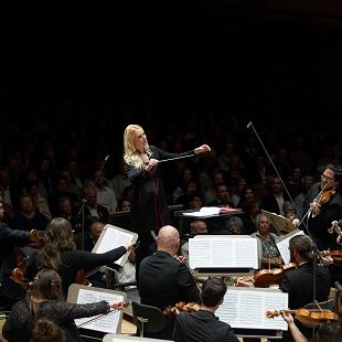 Swiss Orchestra avec Lena-Lisa Wüstendörfer