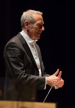 Arie Van Beek, directeur artistique & musical