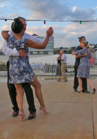 Avant la milonga, practica tango à La Galicienne.