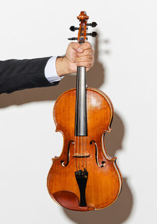 Un alto Lundi 13 / Niels Ackermann