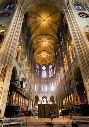 Intérieur de la cathédrale Notre-Dame de Paris Jianxiang Wu / Unsplash