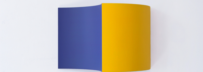 Farb-licht-modelierung, 2016, 32x48x24 cm, acryl. et laque s/ bois galerie la vitrine, 2018 Farb-licht-modelierung, 2016, 32x48x24 cm, acryl. et laque s/ bois galerie la vitrine, 2018