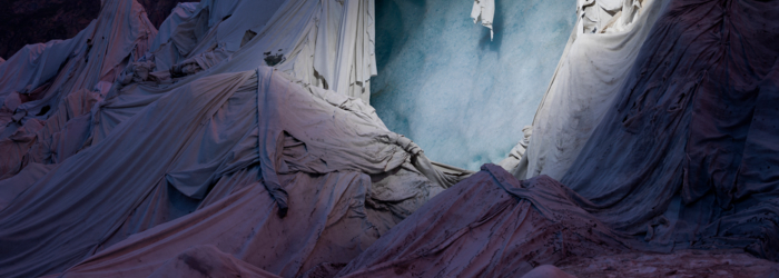 Norfolk + Thymann, Shroud, Glacier du Rhône, Suisse, 2018 © Courtesy des artistes et Project Pressure Norfolk + Thymann, Shroud, Glacier du Rhône, Suisse, 2018 © Courtesy des artistes et Project Pressure