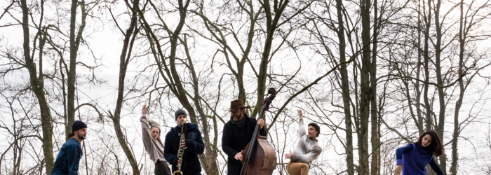 Répétition en pleine forêt pour les danseurs et musiciens de Silva. Yuri Pires Tavares Répétition en pleine forêt pour les danseurs et musiciens de Silva. Yuri Pires Tavares
