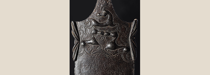 Détail d’un fourreau d’épée de La Tène Laténium, J. Roethlisberger. Détail d’un fourreau d’épée de La Tène Laténium, J. Roethlisberger.