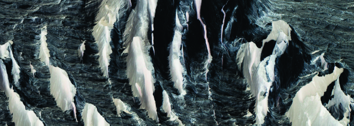 Laurence Bonvin, Aletsch Negative, couverture, 2020. Laurence Bonvin / Manoir de la Ville de Martigny Laurence Bonvin, Aletsch Negative, couverture, 2020. Laurence Bonvin / Manoir de la Ville de Martigny